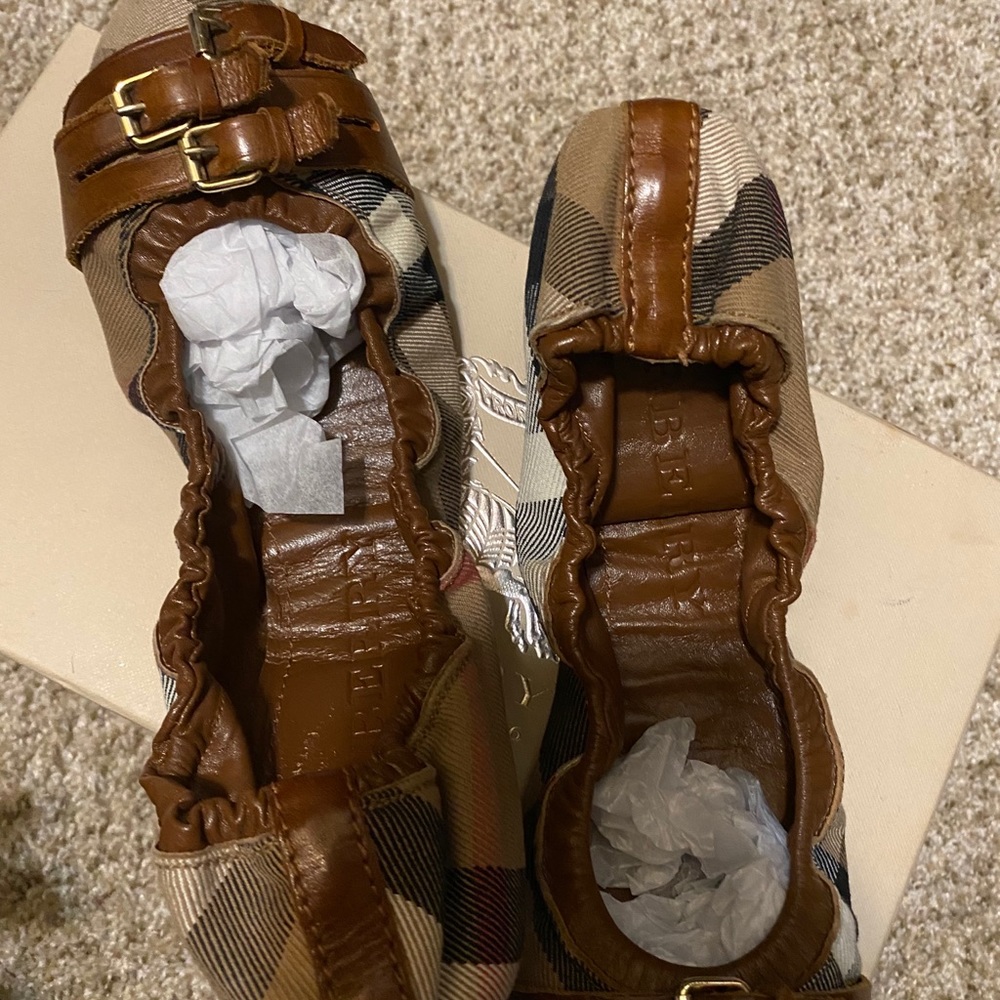 BURBURY SHOES - Picture 4 of 5